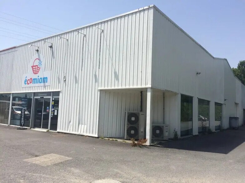 Retail in Quimper for lease - Building Photo - Image 3 of 5