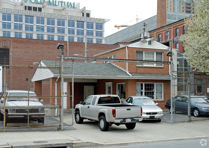 1021 Eastern Ave, Baltimore, MD for sale - Primary Photo - Image 1 of 2