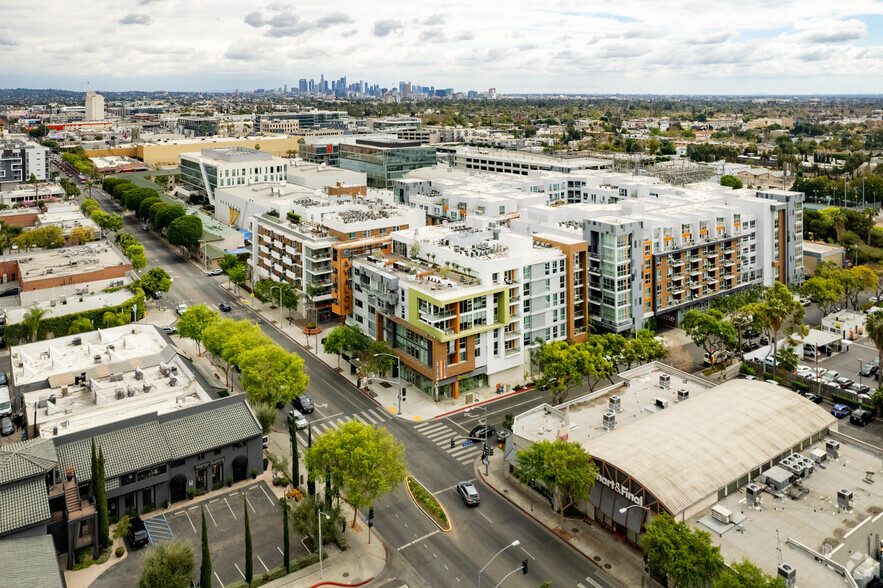 7302 Santa Monica Blvd, West Hollywood, CA à louer - Aérien - Image 3 de 82