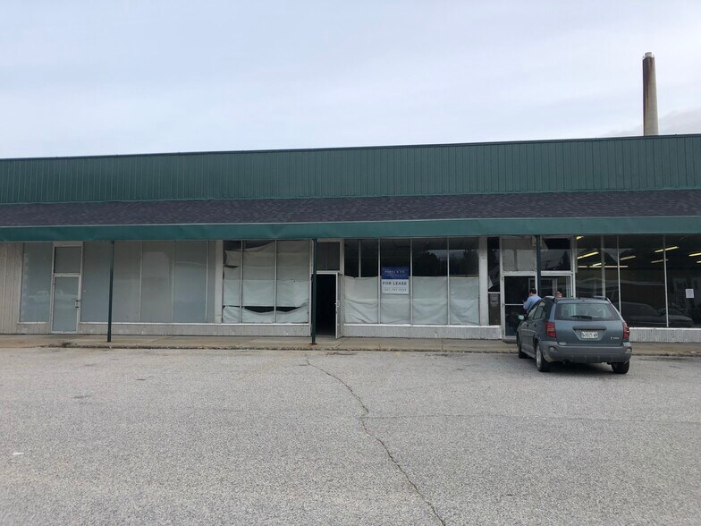 1-36 Main St, Mexico, ME à louer - Photo du bâtiment - Image 3 de 5