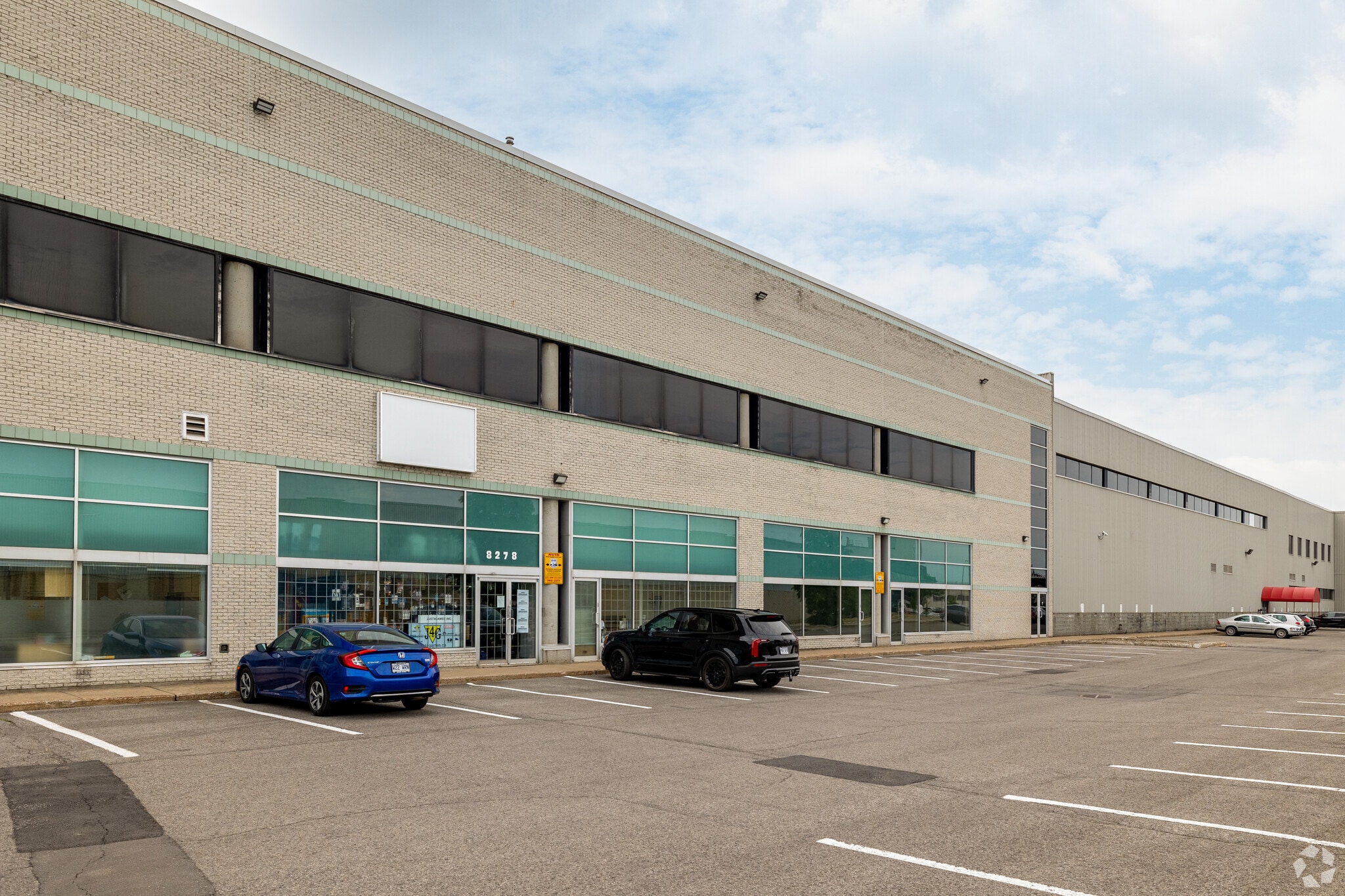 8275 Av Albert-Louis-Van Houtte, Montréal, QC for sale Building Photo- Image 1 of 2