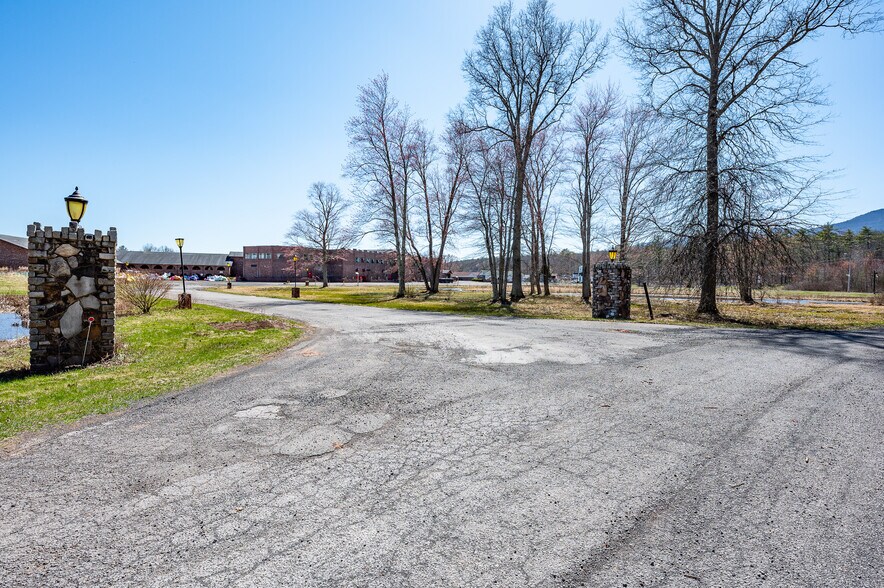 4858 Route 32, Catskill, NY à louer - Photo du bâtiment - Image 3 de 99