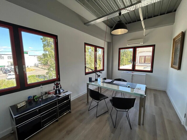 Office in Aubagne for lease - Interior Photo - Image 3 of 6