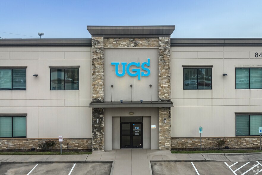 8448 N Sam Houston Pky W, Houston, TX for lease - Building Photo - Image 3 of 5