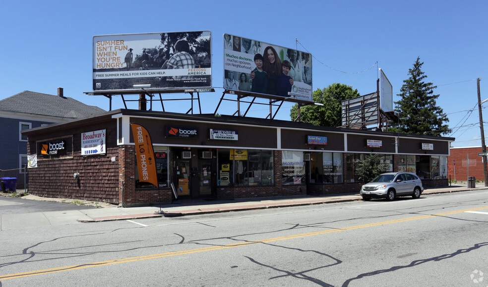 704-712 Broadway, Pawtucket, RI for lease - Primary Photo - Image 1 of 6