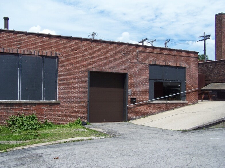 1032 Niagara St, Buffalo, NY for lease - Primary Photo - Image 1 of 1