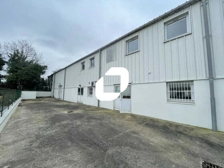 Local d'activités dans Morangis à vendre - Photo du bâtiment - Image 2 de 11