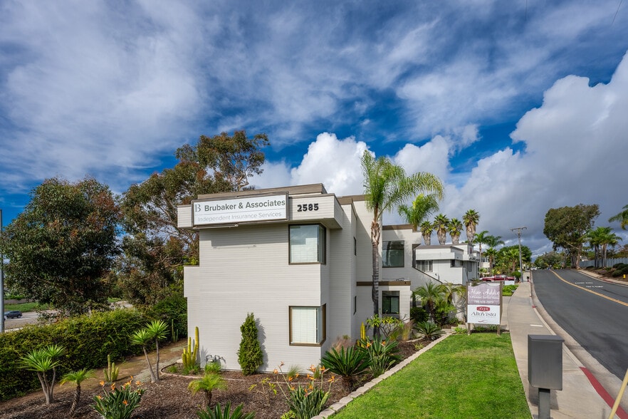 2585 Pio Pico Dr, Carlsbad, CA à vendre - Photo du bâtiment - Image 3 de 5