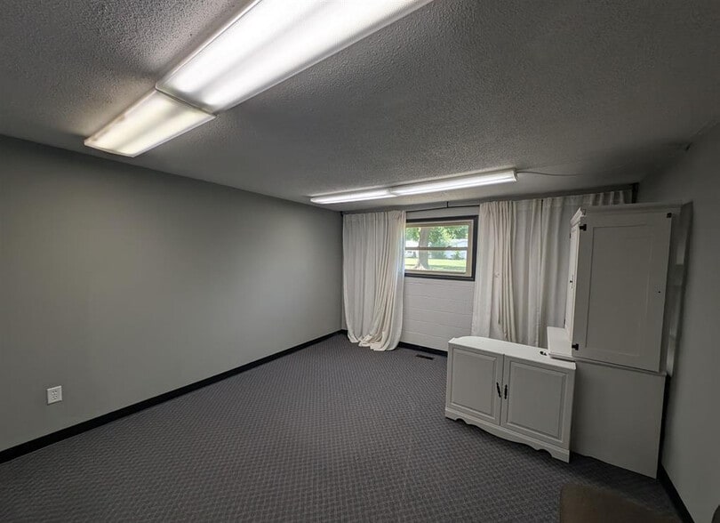 2221 N Parkway Dr, Pekin, IL à louer - Photo du bâtiment - Image 3 de 6