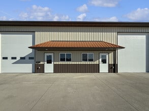 606 Stagecoach Rd, Grinnell, IA for lease Interior Photo- Image 1 of 10