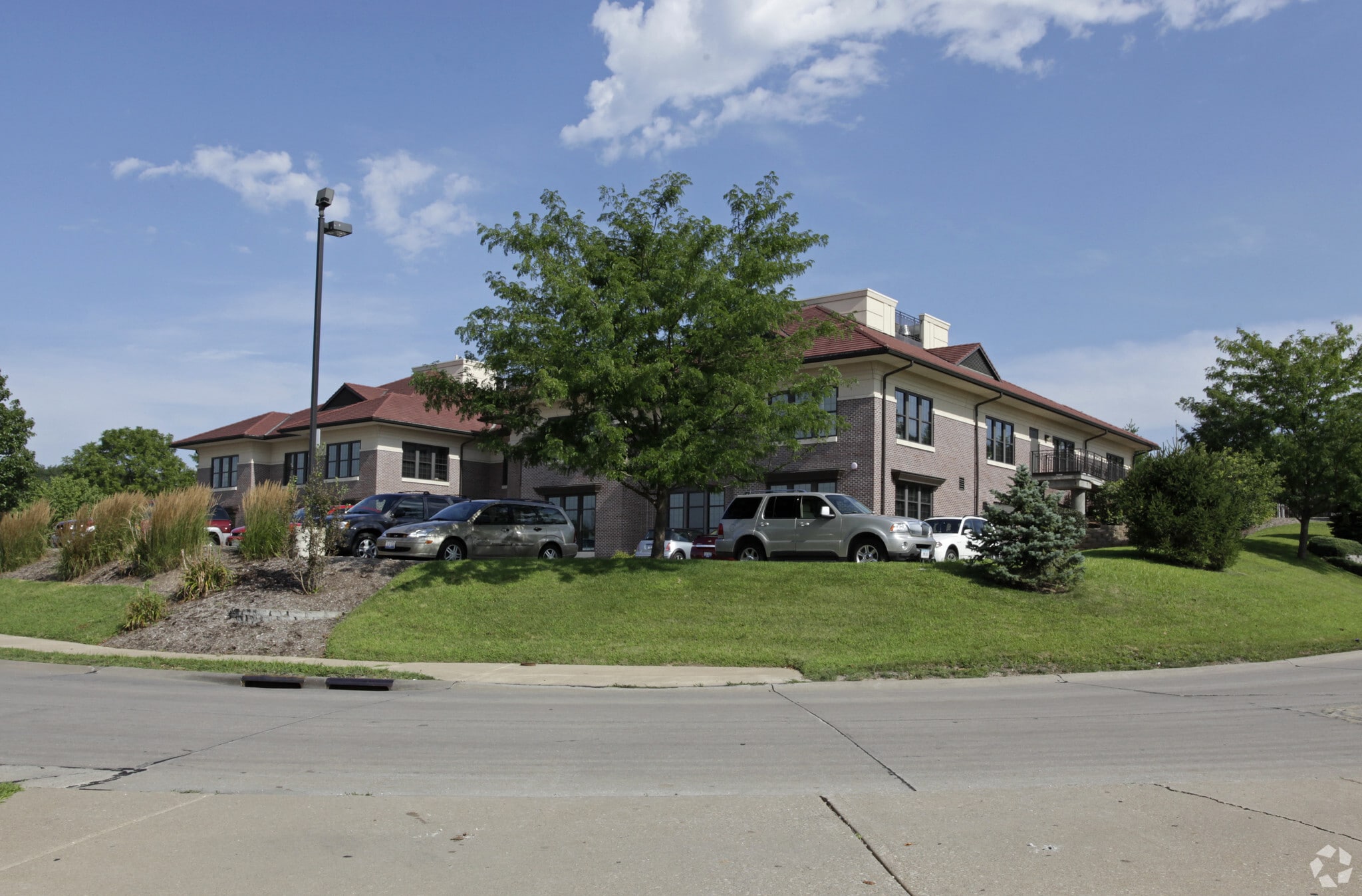 615 Valley View Dr, Moline, IL for lease Primary Photo- Image 1 of 6
