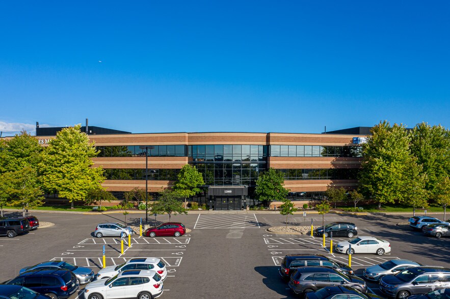12000 Elm Creek Blvd, Maple Grove, MN à louer - Photo du bâtiment - Image 2 de 13