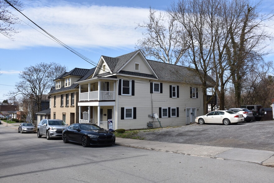 307 Walnut St, Meadville, PA à vendre - Photo du bâtiment - Image 2 de 36