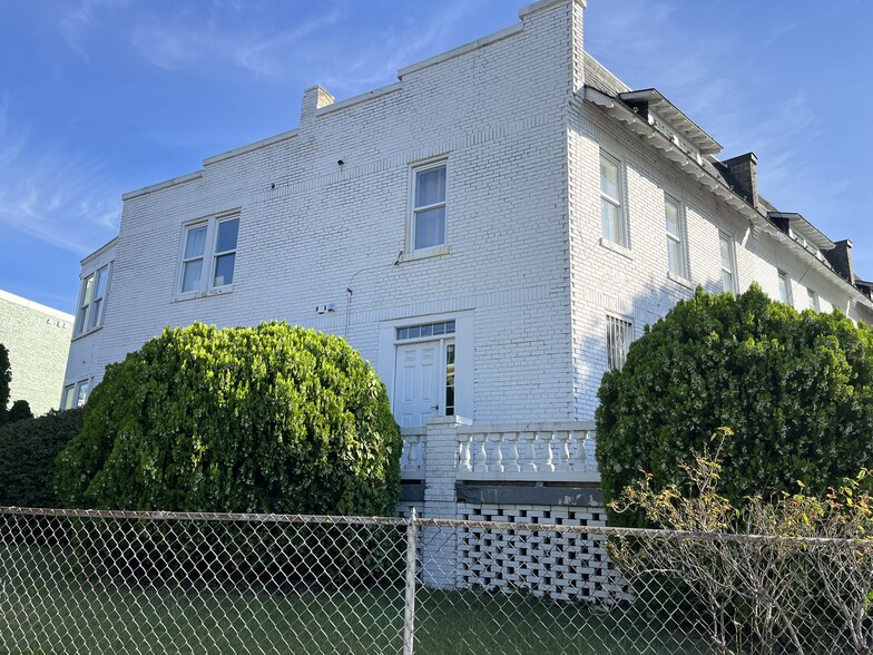 5 Barney Cir SE, Washington, DC à louer - Photo du bâtiment - Image 3 de 75