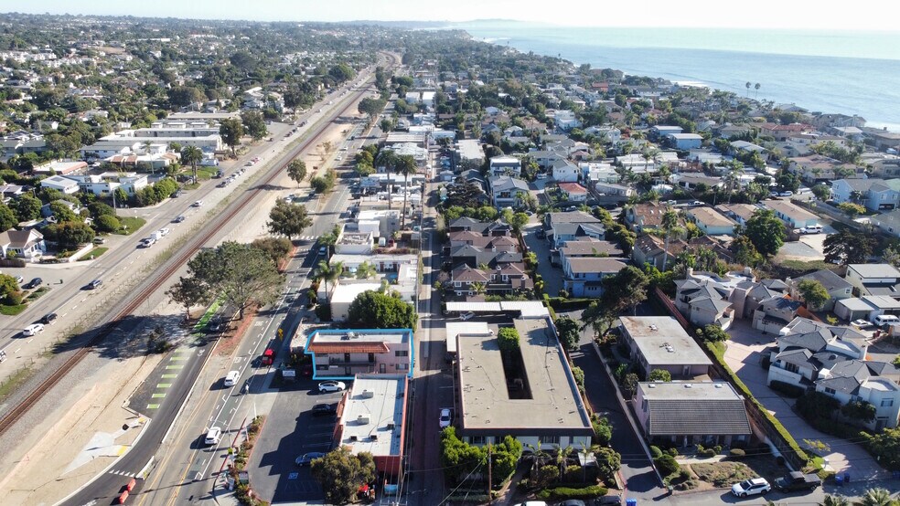 1354 N Coast Hwy 101, Encinitas, CA à louer - Aérien - Image 1 de 12