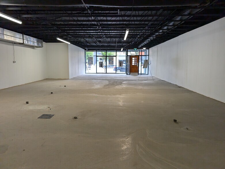 11223-11231 Jasper Ave NW, Edmonton, AB à louer - Photo du bâtiment - Image 3 de 6