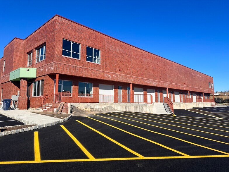 1275 Bloomfield Ave, Fairfield, NJ à louer - Photo du bâtiment - Image 3 de 3