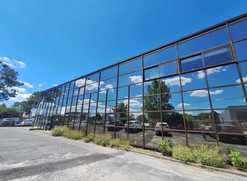 Bureau dans Le Haillan à louer Photo du bâtiment- Image 1 de 5