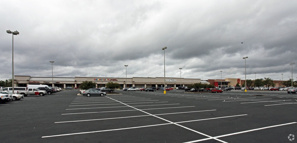 1201-1301 N Military Hwy, Norfolk, VA for lease - Building Photo - Image 1 of 17