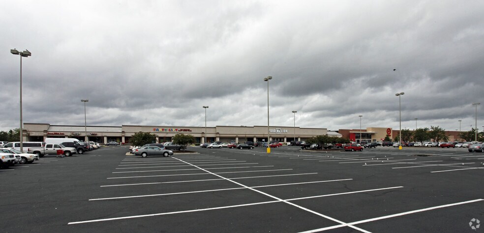 1201-1301 N Military Hwy, Norfolk, VA à louer - Photo du bâtiment - Image 1 de 17