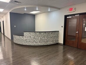 4375 N Vantage Dr, Fayetteville, AR for lease Interior Photo- Image 1 of 7