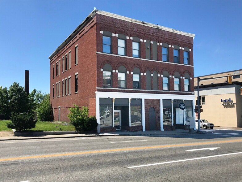 249 Main St, Lewiston, ME à vendre - Photo du bâtiment - Image 1 de 8