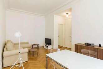 7 Rue Mesnil, Paris for lease Interior Photo- Image 2 of 16