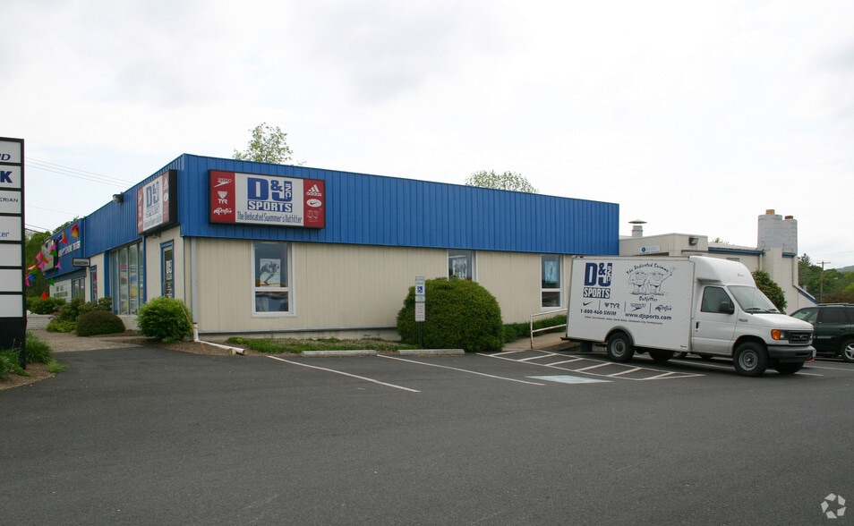 344 S 3rd St, Coopersburg, PA for sale - Primary Photo - Image 1 of 13