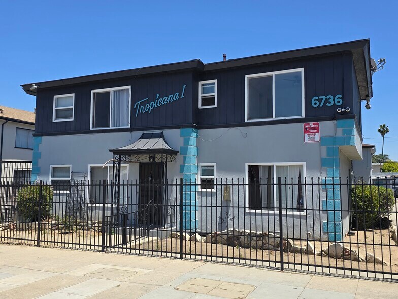 41-Unit Portfolio - JUST REDUCED! portfolio of 2 properties for sale on LoopNet.ca - Building Photo - Image 3 of 13