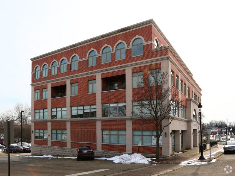 127 N Walnut St, Itasca, IL à vendre - Photo du bâtiment - Image 2 de 12