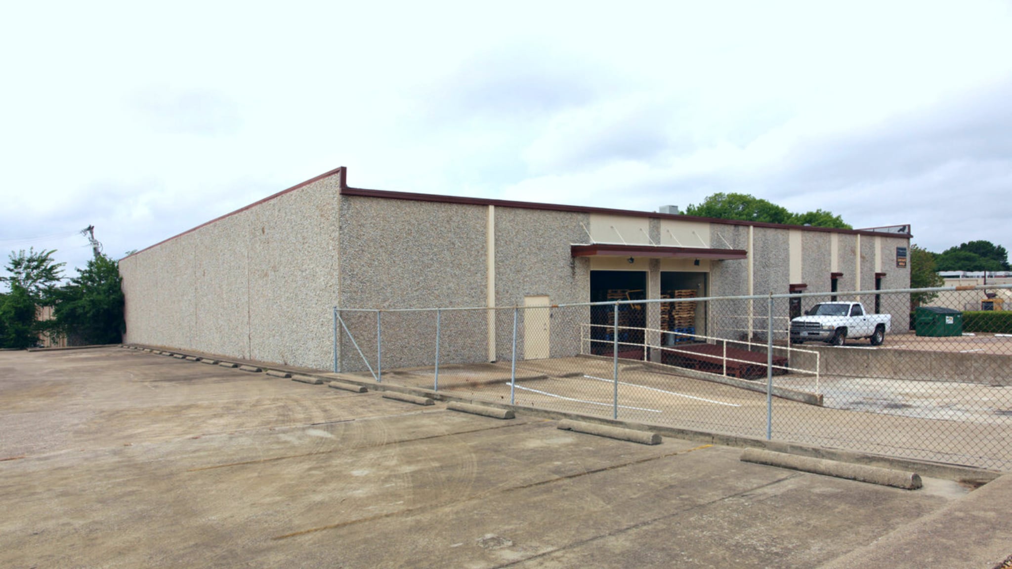 4304 N Beltwood Pky, Farmers Branch, TX à louer Photo du bâtiment- Image 1 de 1