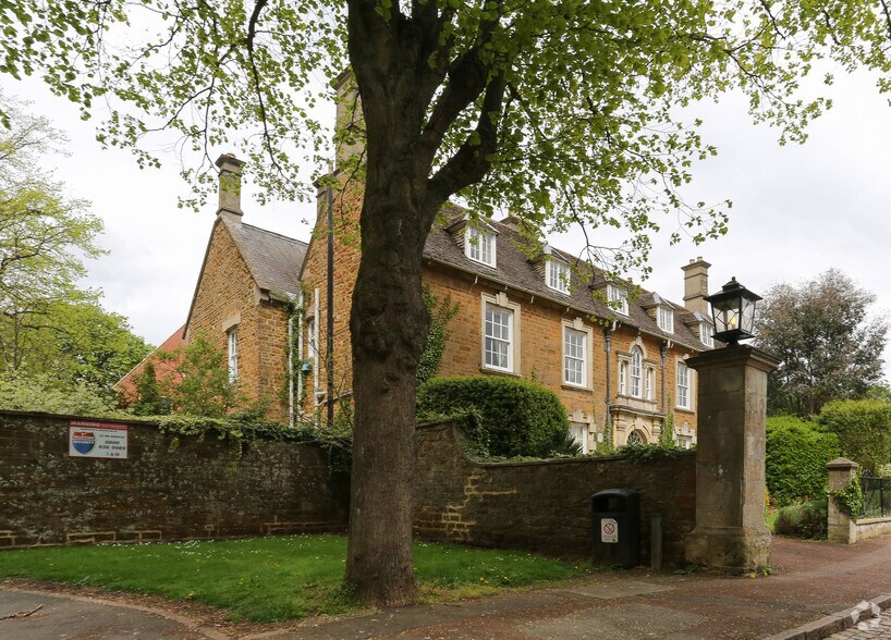 Squires Hill, Kettering à louer - Photo principale - Image 1 de 3