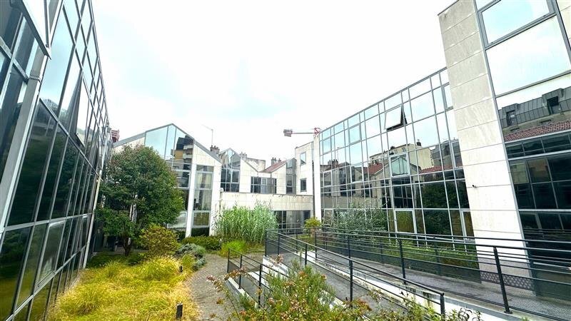 Office in Alfortville for lease - Building Photo - Image 1 of 12