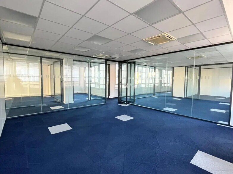 38 Rue Jean Mermoz, Paris for lease - Interior Photo - Image 3 of 34