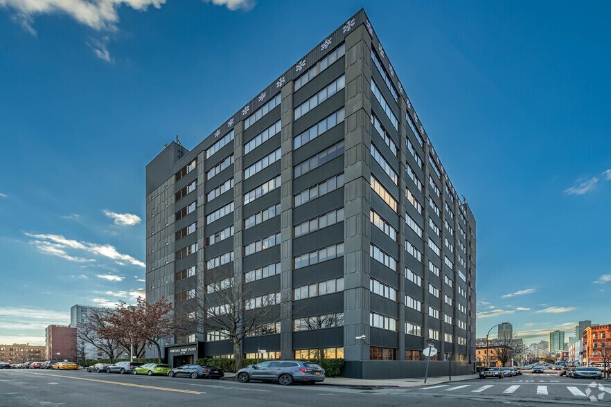 47-40 21st St, Long Island City, NY à louer - Photo du bâtiment - Image 3 de 5