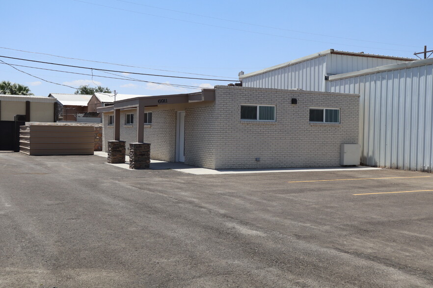 6911 Doniphan Dr, El Paso, TX for lease - Building Photo - Image 1 of 13