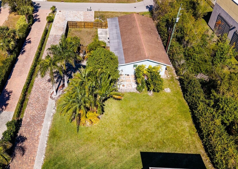 Rosemary Lane4-Unit Multifamily portfoli portfolio of 2 properties for sale on LoopNet.ca - Building Photo - Image 2 of 12