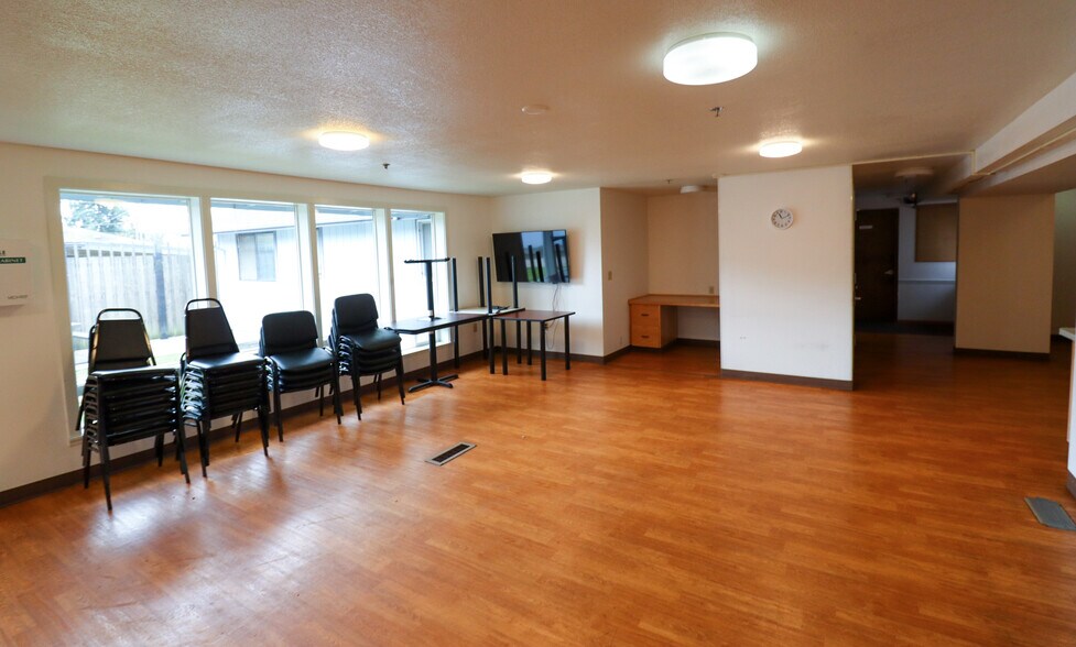 3692 Hickory Ave, Eugene, OR à vendre - Photo du bâtiment - Image 3 de 14