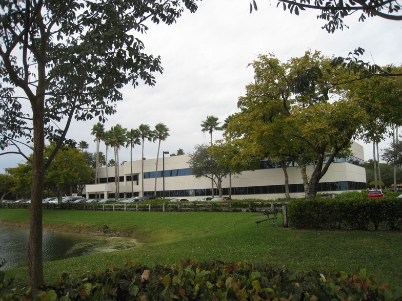 9750 NW 33rd St, Coral Springs, FL for lease - Building Photo - Image 3 of 9