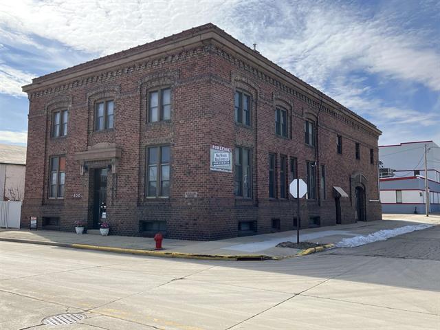 300 S Center St, Beaver Dam, WI for lease Building Photo- Image 1 of 3