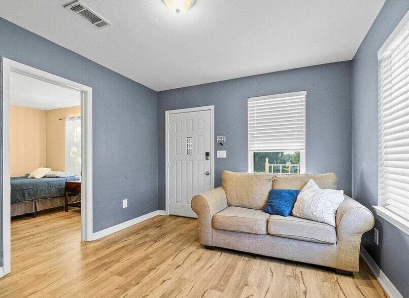 502 S Navy Blvd, Pensacola, FL à vendre - Photo intérieure - Image 3 de 4