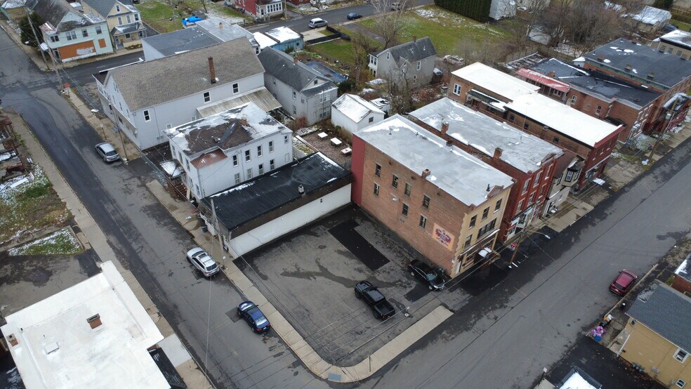 38 Reid St, Amsterdam, NY à vendre - Photo principale - Image 1 de 29