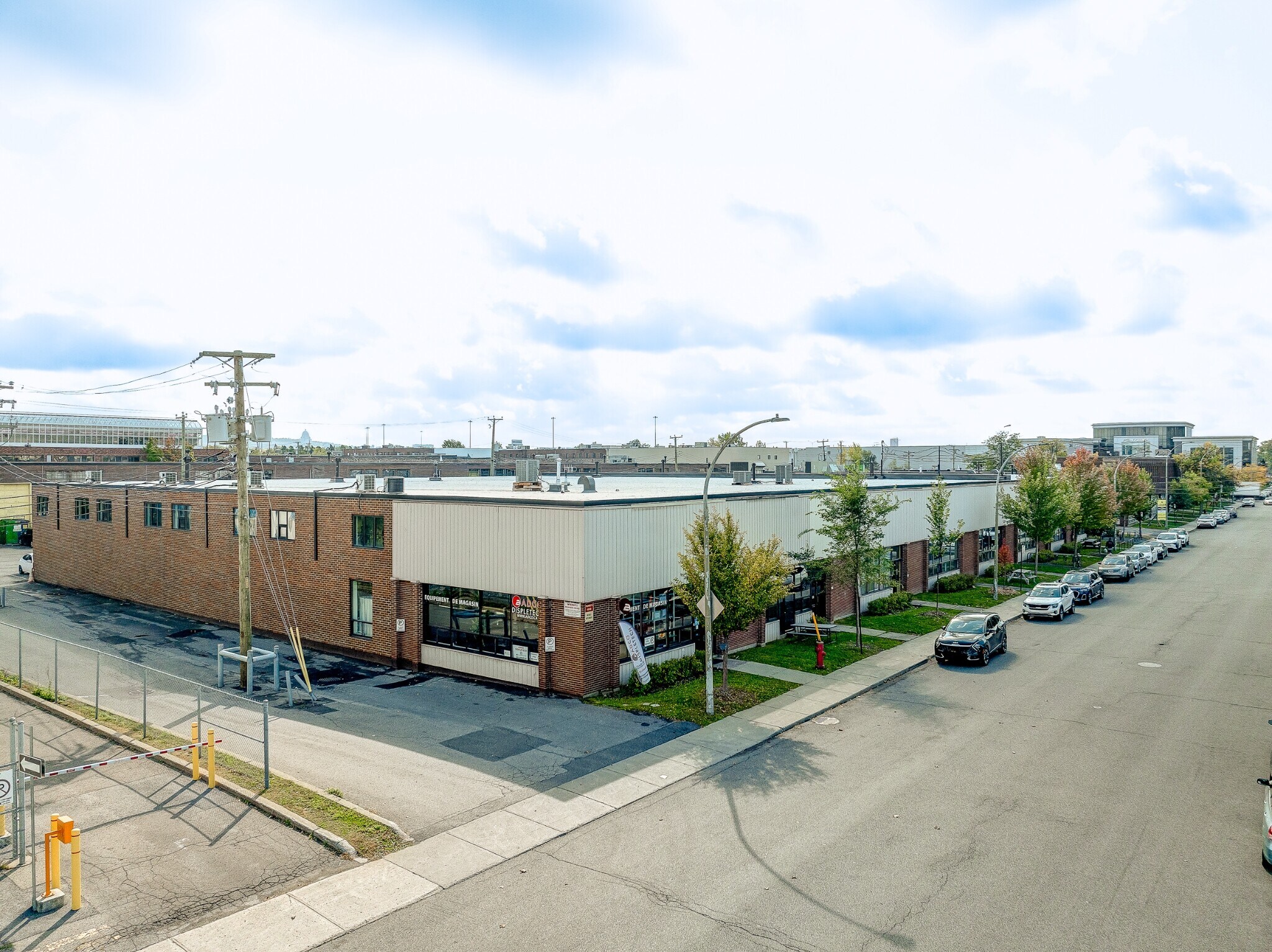 1310-1370 Rue Chabanel O, Montréal, QC for lease Building Photo- Image 1 of 3