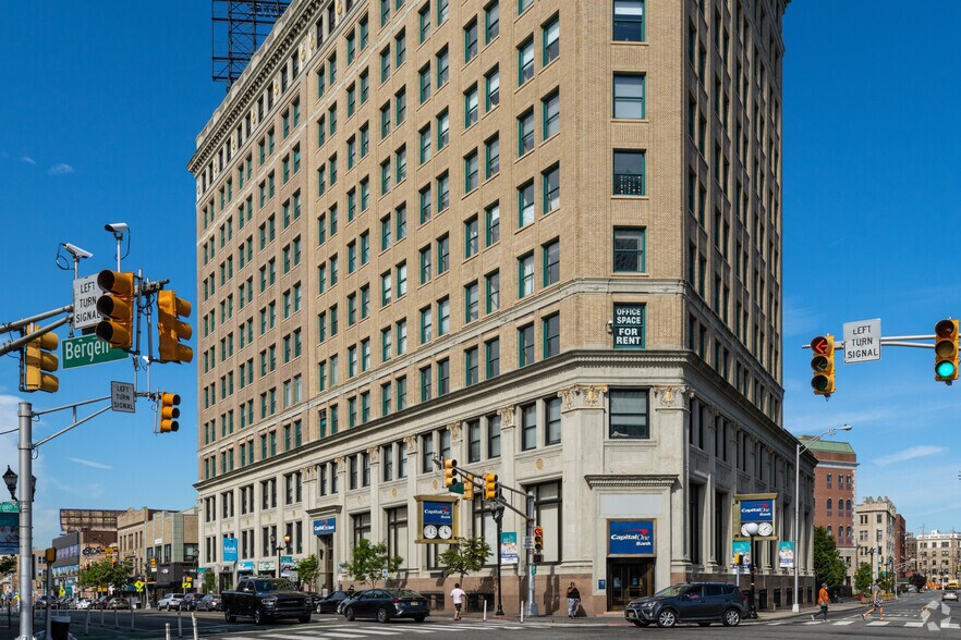 35 Journal Sq, Jersey City, NJ à louer - Photo du bâtiment - Image 3 de 29