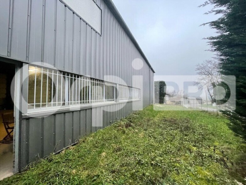 Industrial in Sainte Euphemie for lease - Building Photo - Image 2 of 9