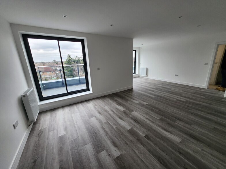 59 Staines Rd W, Sunbury On Thames à vendre - Photo du bâtiment - Image 3 de 10