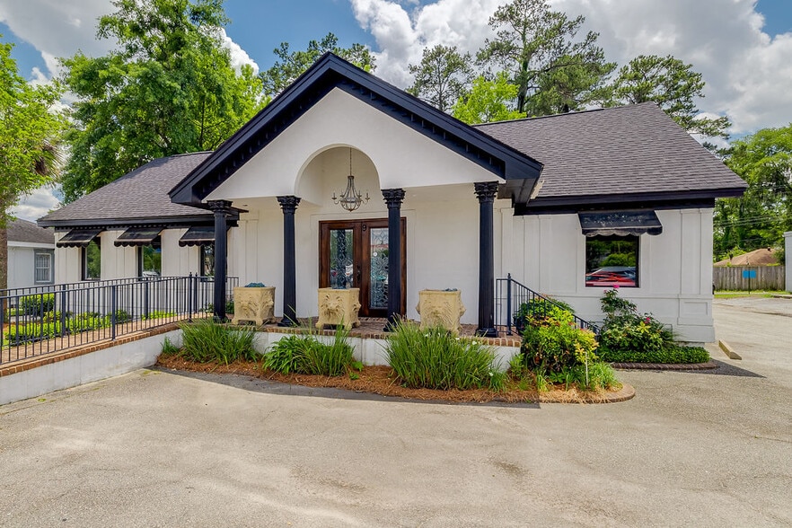 9 W Derenne Ave, Savannah, GA for lease - Building Photo - Image 1 of 45