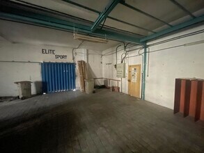 Retail in Madrid, Madrid for lease Interior Photo- Image 2 of 8