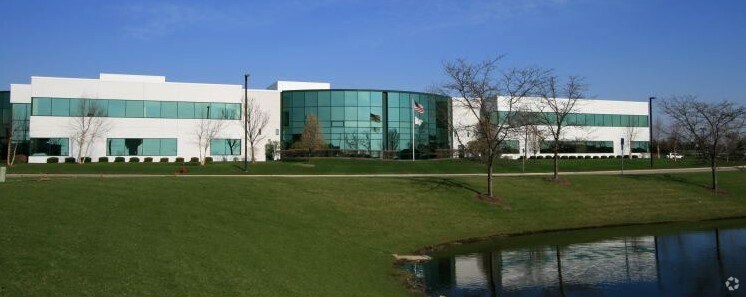 7020 High Grove Blvd, Burr Ridge, IL à louer - Photo du bâtiment - Image 2 de 8