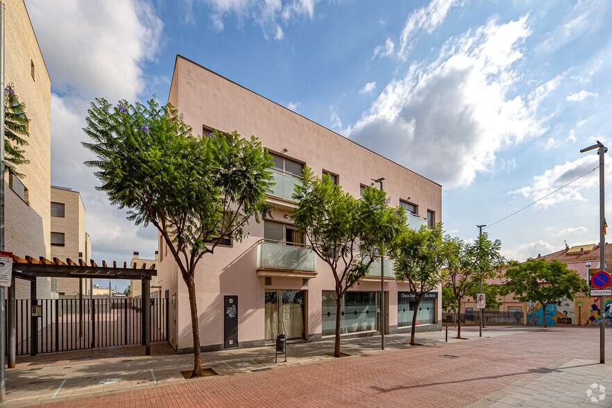 Immeuble residentiel dans Santa Coloma de Cervelló, Barcelona à vendre - Photo du bâtiment - Image 2 de 2